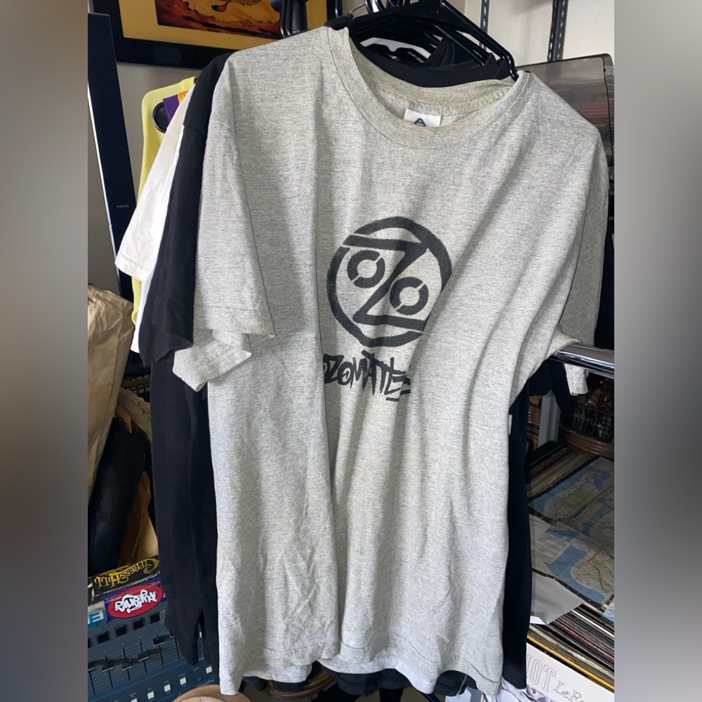 OZOMATLI T-SHIRT PROMO 
Size large
Used

GREY HEATHER HIPHOP DJ CHICANO LATIN RO
